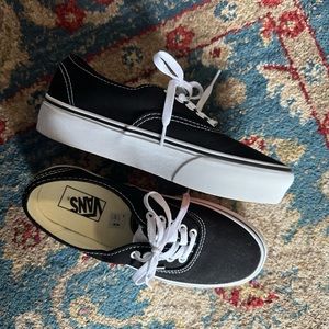 Platform Black and white vans